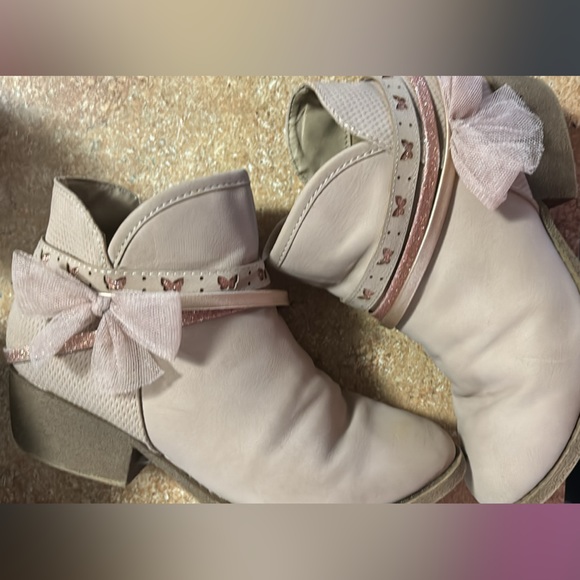 Big Girls size 4 boots - Picture 1 of 2
